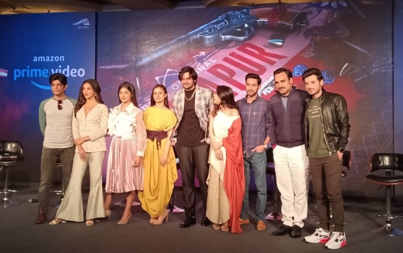'मिर्जापुर' के रिलीज़ के पहले एक बार फिर साथ आई कास्ट एंड क्रू, देखिये तस्वीरें