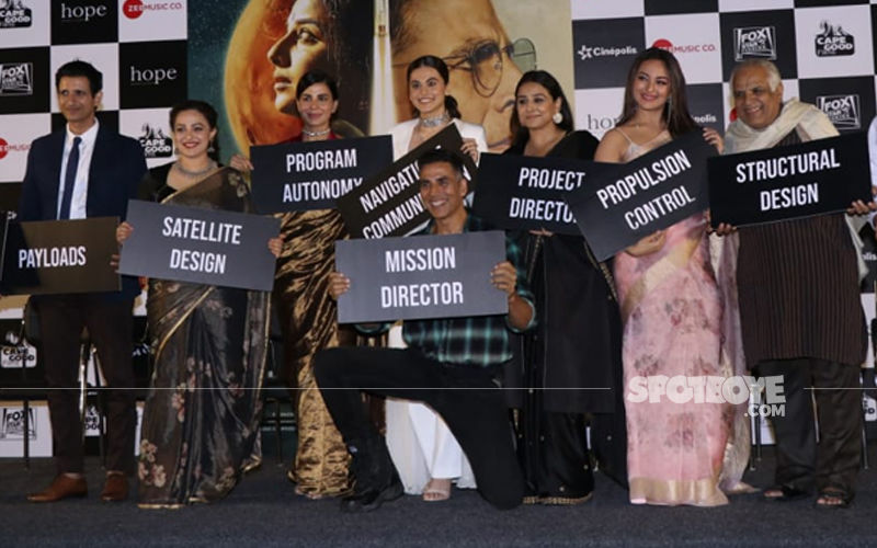 Mission Mangal Trailer Launch: Akshay Kumar, Vidya Balan, Sonakshi Sinha, Taapsee Pannu Team Up For The Paps