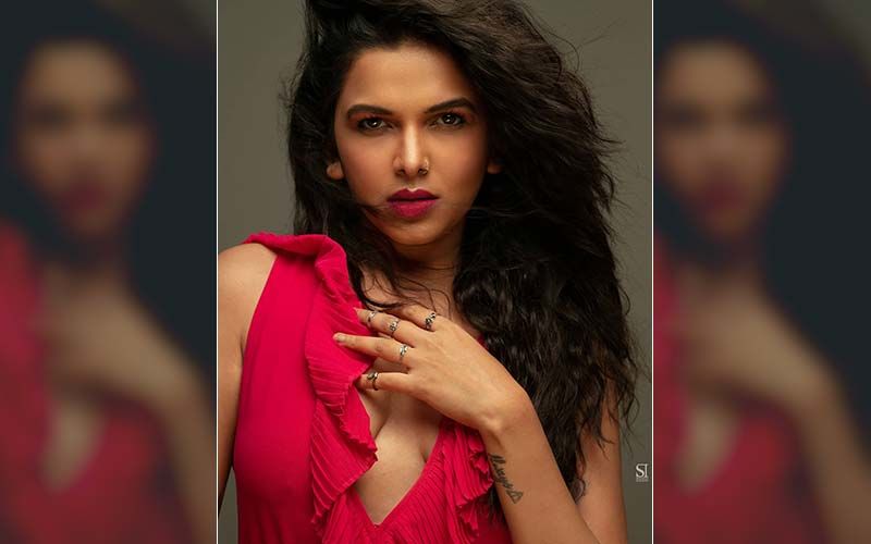 Mitali Mayekar Foxy Look In A Plunging Neckline Is The Hottest Thing You Will Witness This Winter
