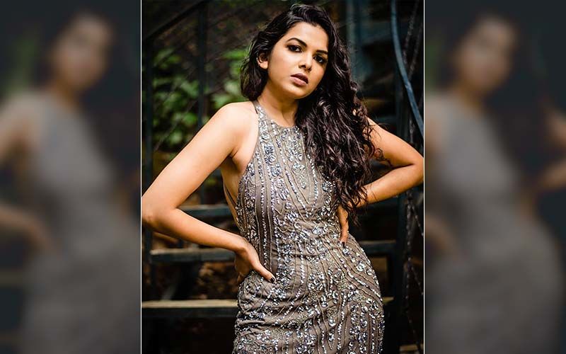 Mitali Mayekar Looks Scintillatingly Hot In Her Body-Hugging Shimmering Gown