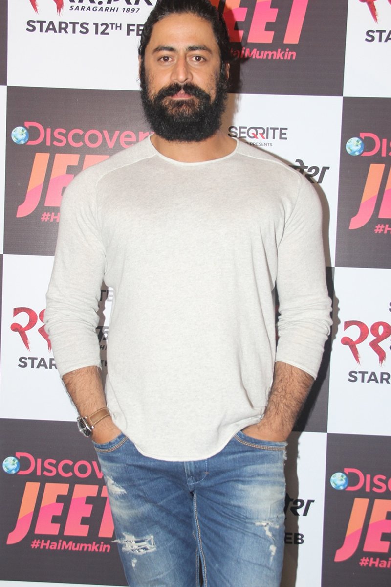 mohit raina poses for the media