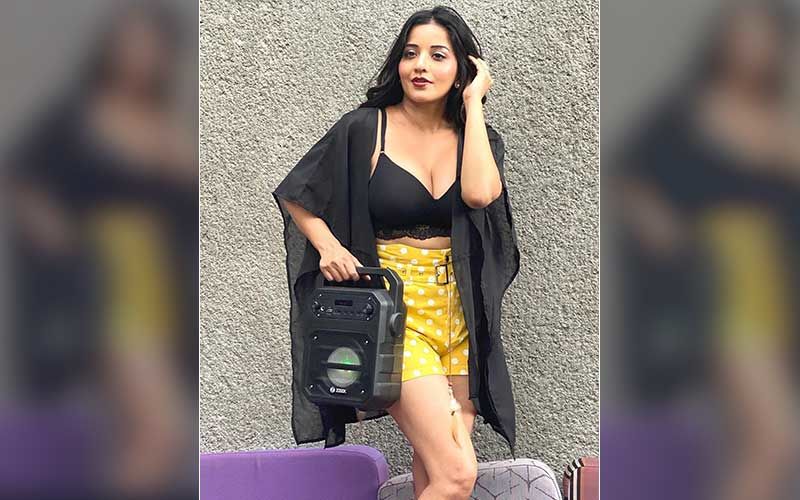 Bigg Boss 10’s Monalisa Shares A Sexy Photo In A Jacuzzi Wearing A Black Bikini; Says ‘Chill Out, Relax And Have An Open Mind’