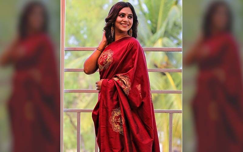 Mrunmayee Deshpande To Debut As A Director With Up Coming Marathi Movie ‘Man Fakira’