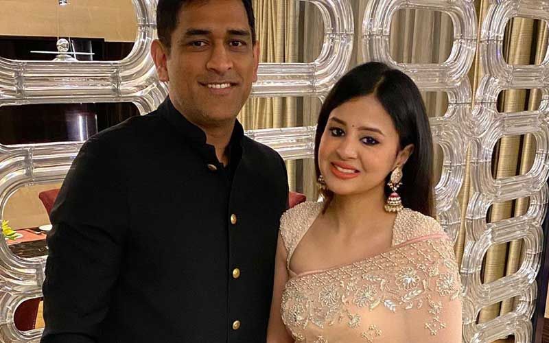 IPL 2020: Proud Wife Sakshi Dhoni Can’t Take Her Eyes Off Chennai Super Kings Captain And Hubby MS Dhoni – See Pic Inside