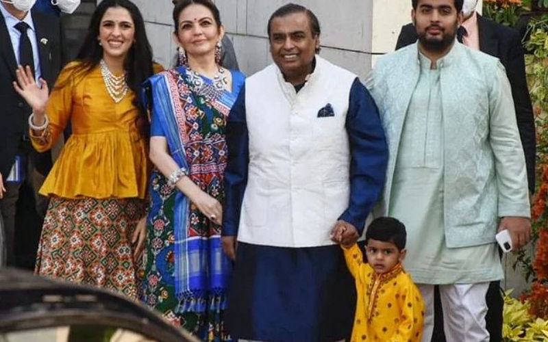 Mukesh Ambani Adorably Holds Pota's Hand As He Arrives With Family At Isha's Worli Home; Nita-Shloka Stun In Gujarati Attires-See PICS