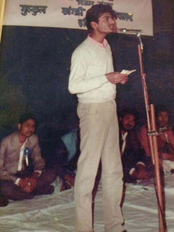 nawazuddin siddiqui compering on stage