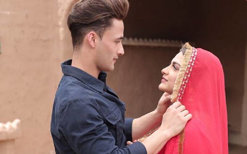 Love Birds Asim Riaz And Himanshi Khurana's New Song To Drop Soon; FIRST LOOK OUT - Surprise, Surprise