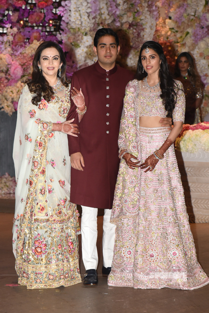 neeta ambani with son akash ambani and shloka mehta