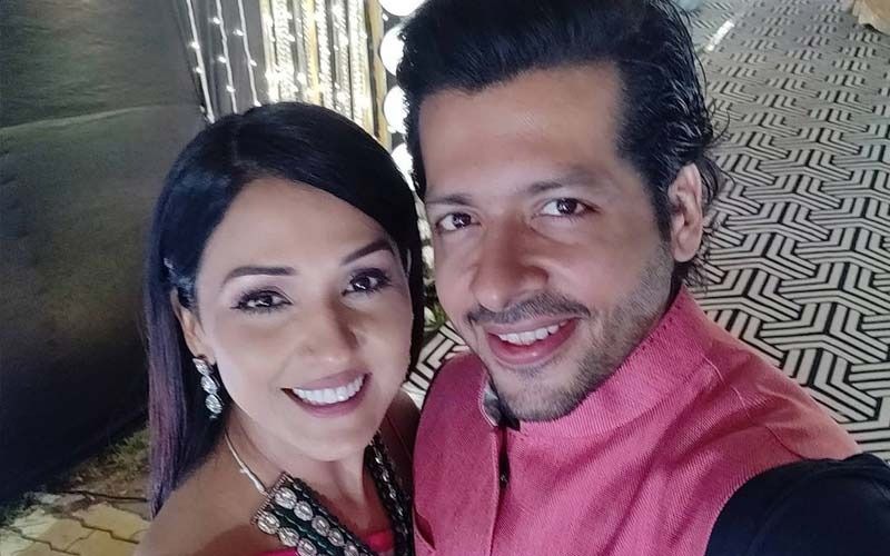 Singer Neeti Mohan Announces Her Pregnancy On 2nd Wedding Anniversary With Nihaar Pandya; Posts Adorable Pictures Flaunting Her Baby Bump