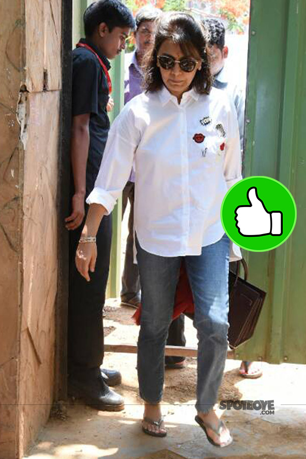 neetu kapoor snapped post the bhoomipooja at krishnaraj