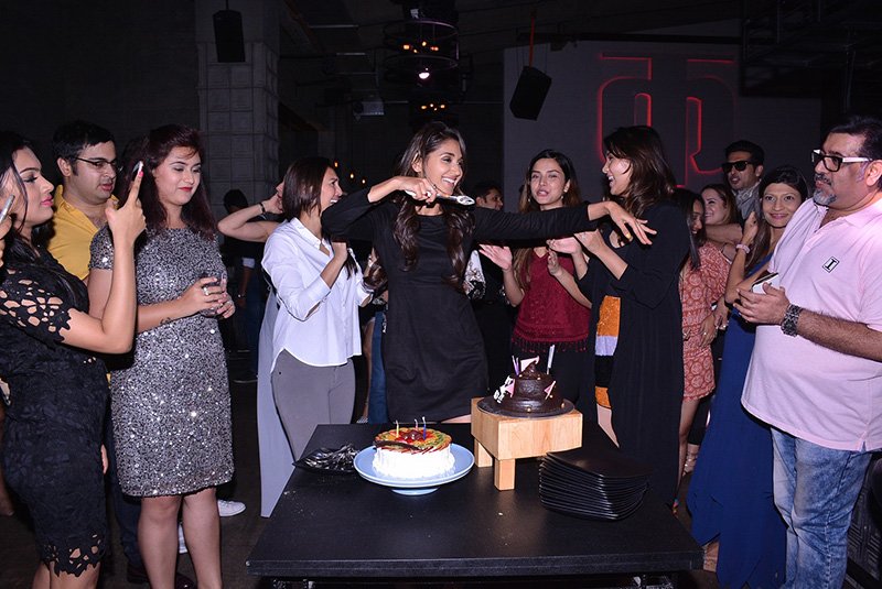nikita does a pari move before cutting her bday cake