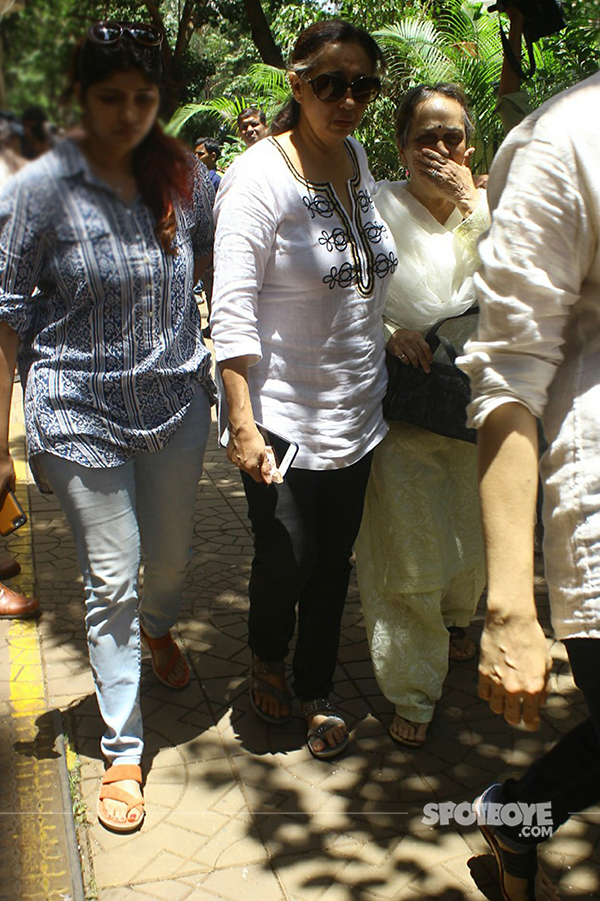 nina kulkarni attends reema lagoos funeral