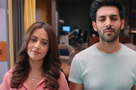 a still of nushrat bharucha and kartik aaryan from sonu ke titu ki sweety