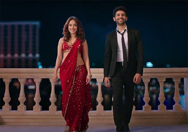 a still of nushrat bharucha and kartik aaryan from sonu ke titu ki sweety