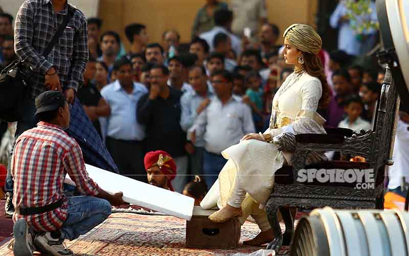 on the sets of manikarnika