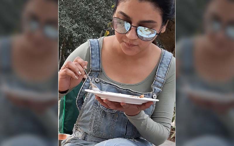 Robibaar Actress Jaya Ahsan Relish Pani Puri, Shares Pictures At Instagram