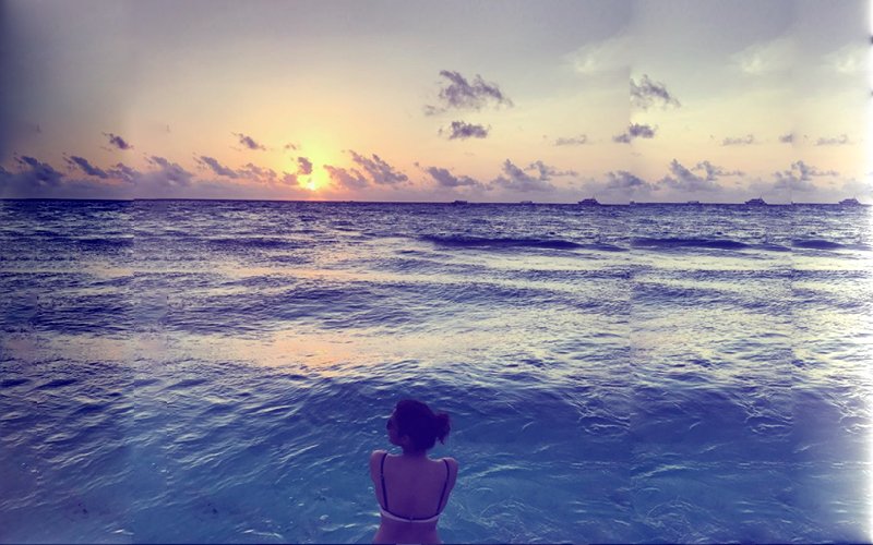 Parineeti Chopra Flaunts Her BIKINI-READY Hot Bod By The Sea