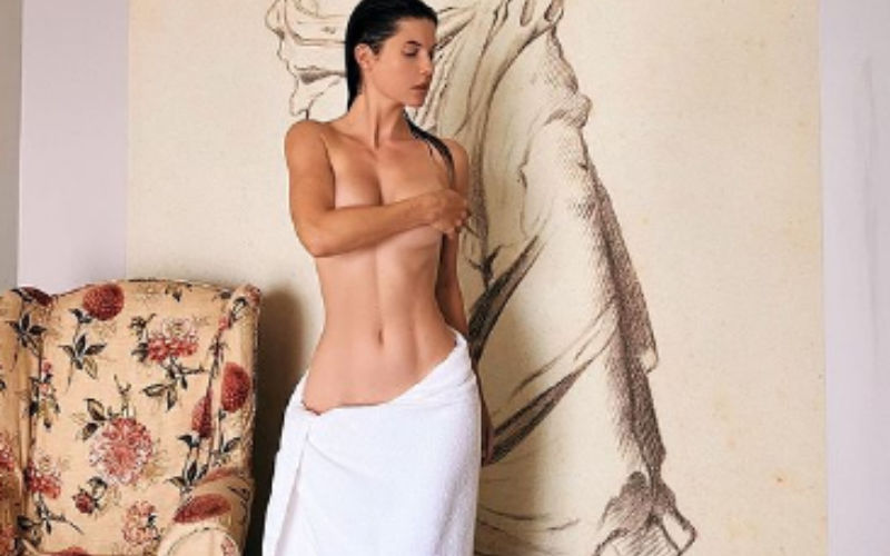 Piping Hot! Jacqueline Fernandez's Doppelganger Amanda Cerny Goes TOPLESS  With Just Towel Wrapped Around Her Bottoms-SEE PICS