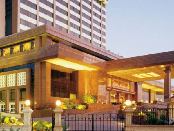 pictures of taj lands end bandra