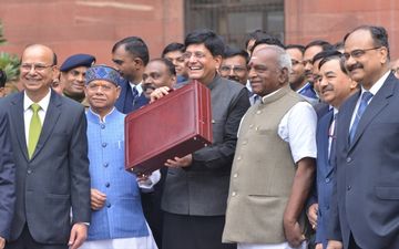 Budget 2019: सरकार ने फिल्म इंडस्ट्री को दिया बड़ा तोहफा, इस तरह सेलेब्स कर रहे हैं तारीफ