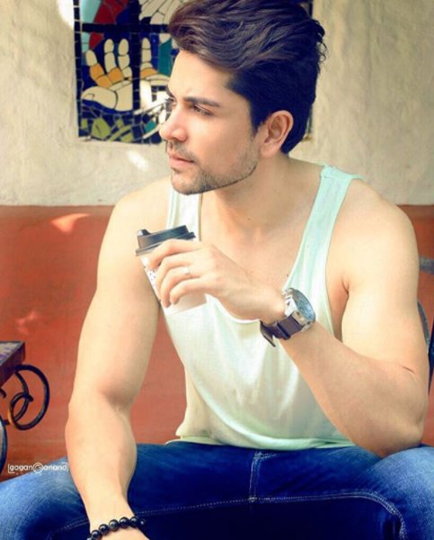 piyush sahdev posing for a picture