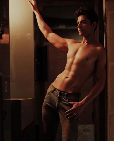 piyush sahdev shows off his chiseled body