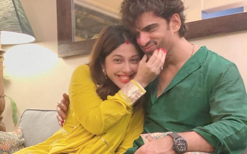 Aditi Malik Posts An Adorable Pic Of Mohit Malik Cradling Her Baby Bump; Writes A Message For Her Child: ‘We’re Eagerly Awaiting Your Arrival’