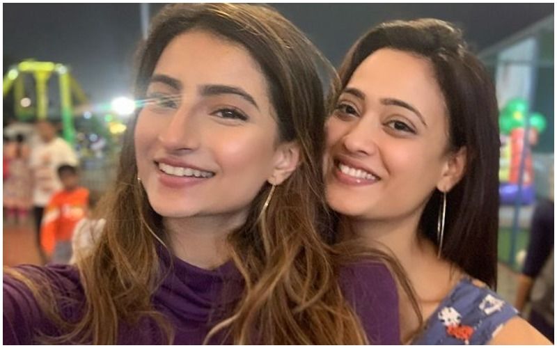 Shweta Tiwari And Daughter Palak Tiwari Steal The Show With Their Sensational Looks And Impressive Dance Moves-WATCH