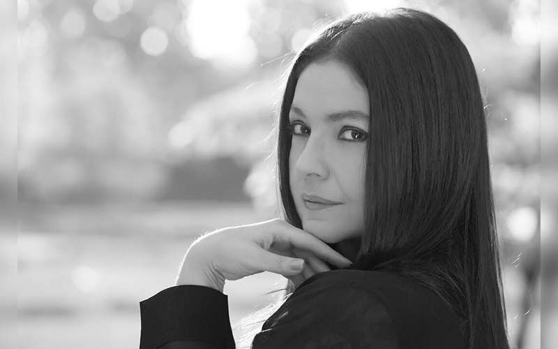 Pooja Bhatt Celebrates 5-Years Of Sobriety With A Long Note And Stunning Monochrome Picture!