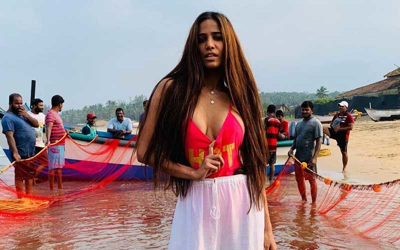 Nude Beach India - After Being Booked For Shooting 'Obscene' Video On A Goa Beach, Poonam  Pandey DETAINED By South