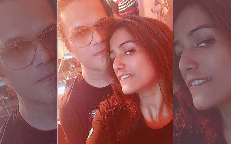 After Exchanging Rings Poonam Pandey Shares A Sexy Selfie Picture With Fiancé Sam Ahmad; Her Sultry Expression Can’t Be Missed