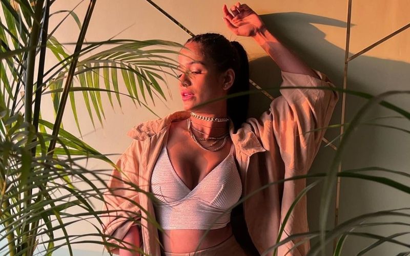 Poonam Pandey Flaunts Ample Cleavage In A Deep-Neck Bralette, Gets Brutally Trolled; Netizens Say, ‘Uorfi Toh Bekar Hi Badnam Hai’