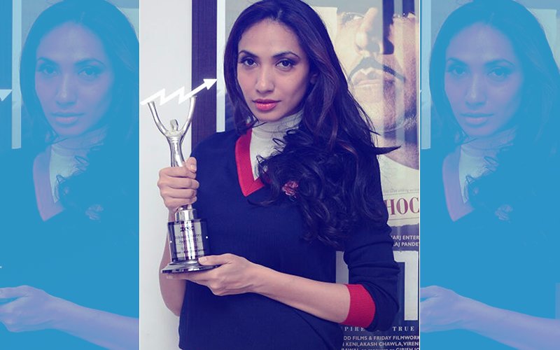 Prernaa Arora Wins Society Achievers Award For Outstanding Producer!