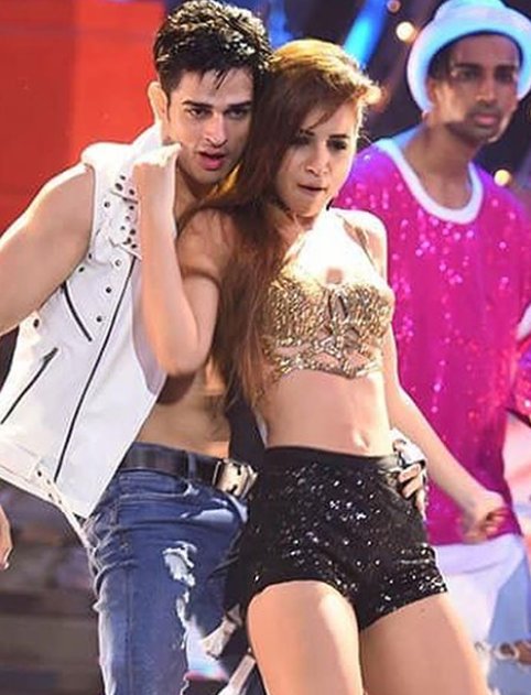 priyank sharma and benafsha sonawalla dancing together