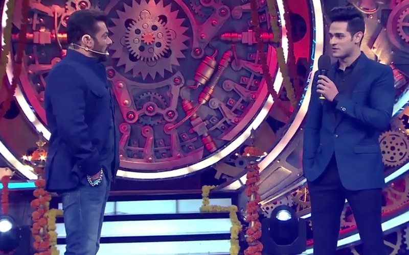 Priyank Sharma Is Back On Bigg Boss 11, Shares Stage with Salman Khan