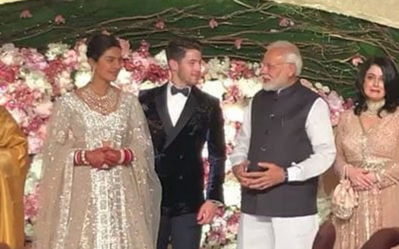 प्रियंका चोपड़ा और निक जोनस को विश करने रिसेप्शन में पहुंचे PM मोदी