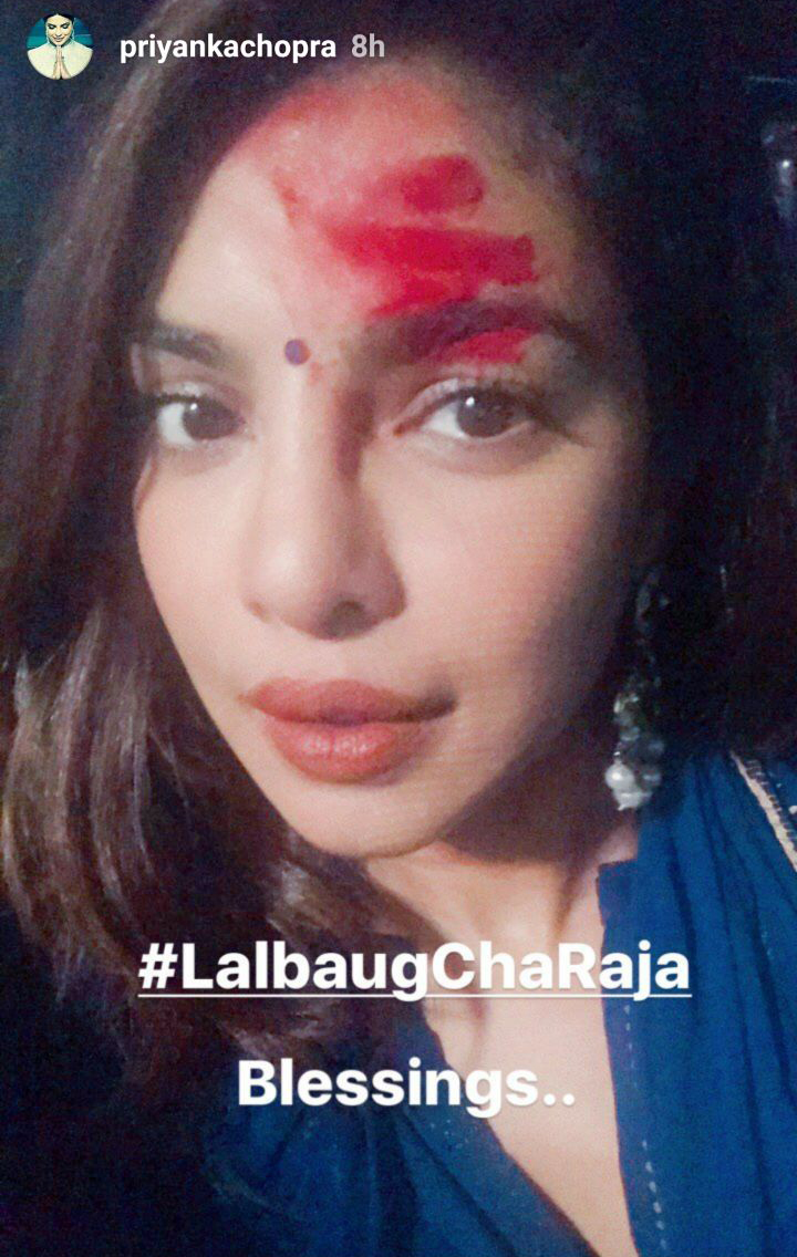 priyanka chopra vists lalbaugh cha raja