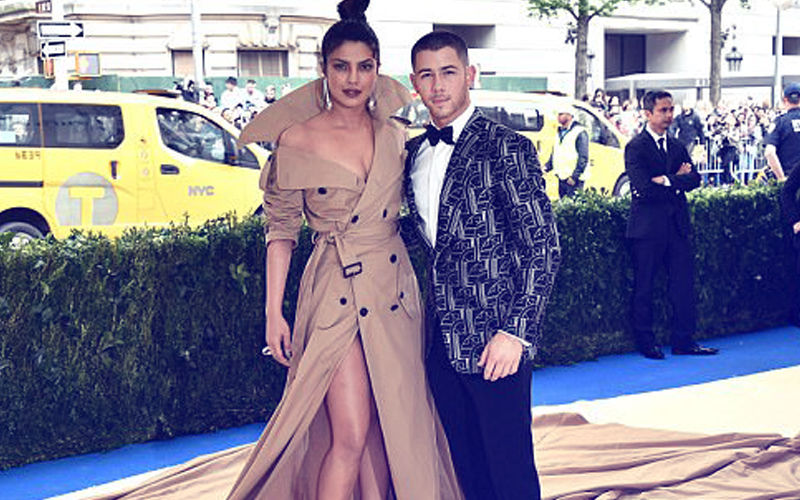 Here’s Why Lovebirds Priyanka Chopra & Nick Jonas Walked Together At MET GALA 2017...