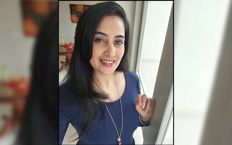 Bigg Boss Marathi Fame Actress Sai Lokur Cuts Her Own Bangs And This Is The Surprising Result