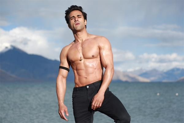 pulkit samrat