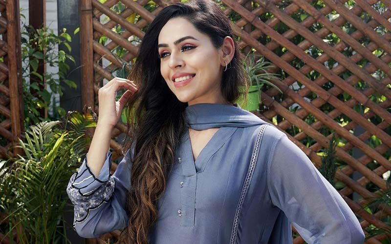 Jenny Johal Is All Set To Treat Fans With 6 Songs Back To Back; Singer Shares The News On Instagram