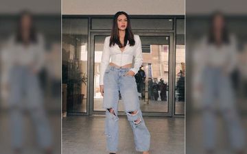 Sonam Bajwa Stretches Flawlessly In Latest Instagram Picture, Gives Us Major Fitness Goals