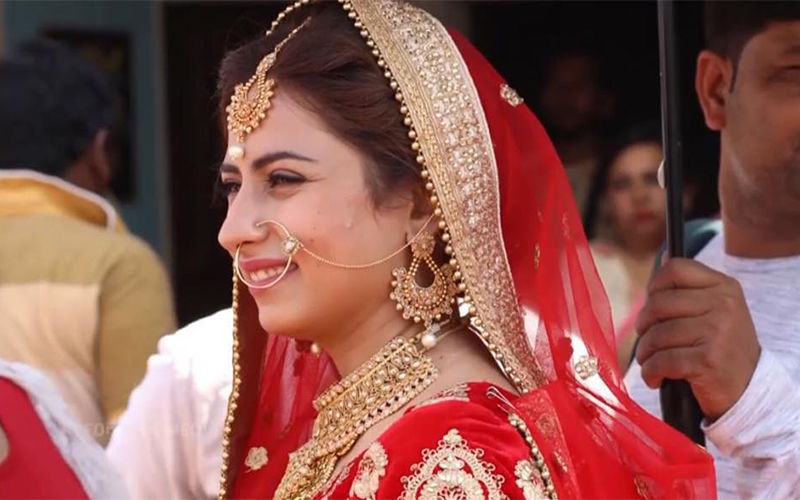 'Surkhi Bindi': Sargun Mehta's Bridal Look From Her Upcoming Movie is Resplendent