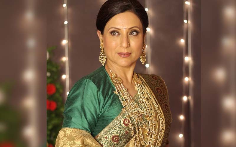 Actress Kishori Shahane Seen Working Out At Her Farmhouse With Household Labour
