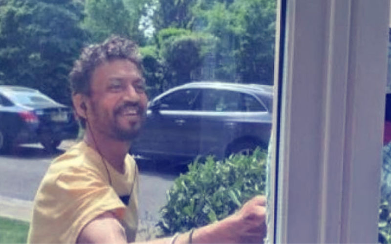 Braveheart Irrfan Khan's First Picture After Fighting Ailment Has A Smile! Salute!!