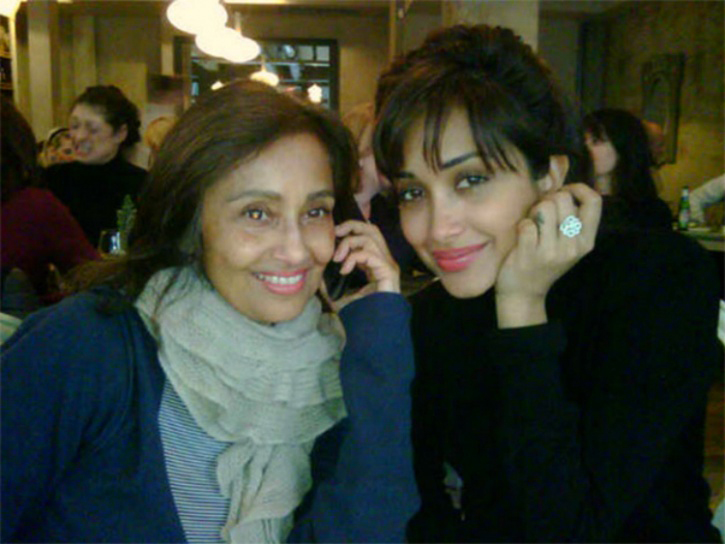 rabia khan with daughter jiah khan