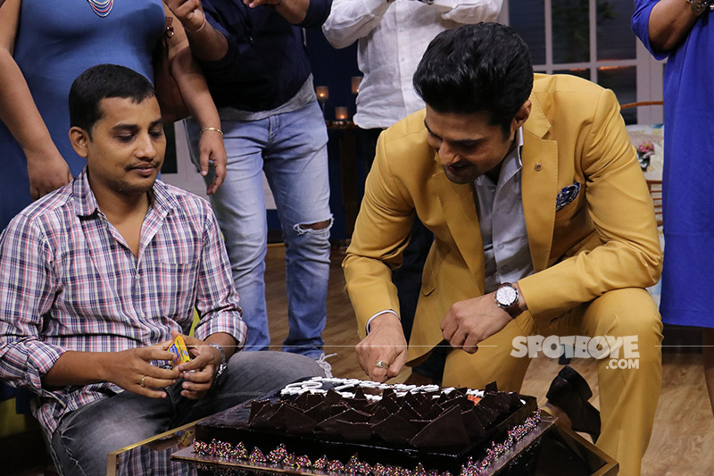 rajeev khandelwal cuts a cake on the last day of shoot