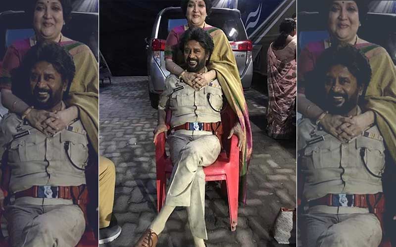 Rajinikanth And Wife Latha Catch Up On A Film Set; Picture Sets Internet On Fire