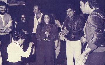 ऋतिक रोशन ने शेयर की अपने बचपन की तस्वीर तो टाइगर श्रॉफ ने किया ऐसा ट्वीट