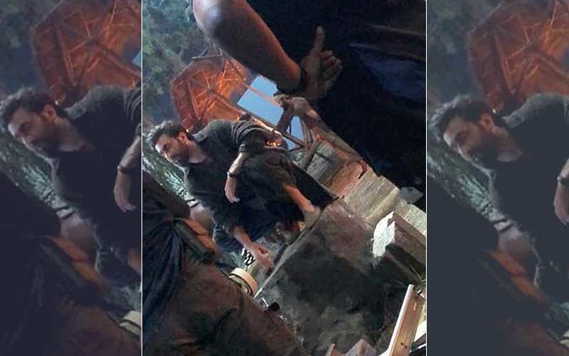 Ranbir Kapoor’s Shamshera Look LEAKED; Actor Dons An All-Black Look On The Sets